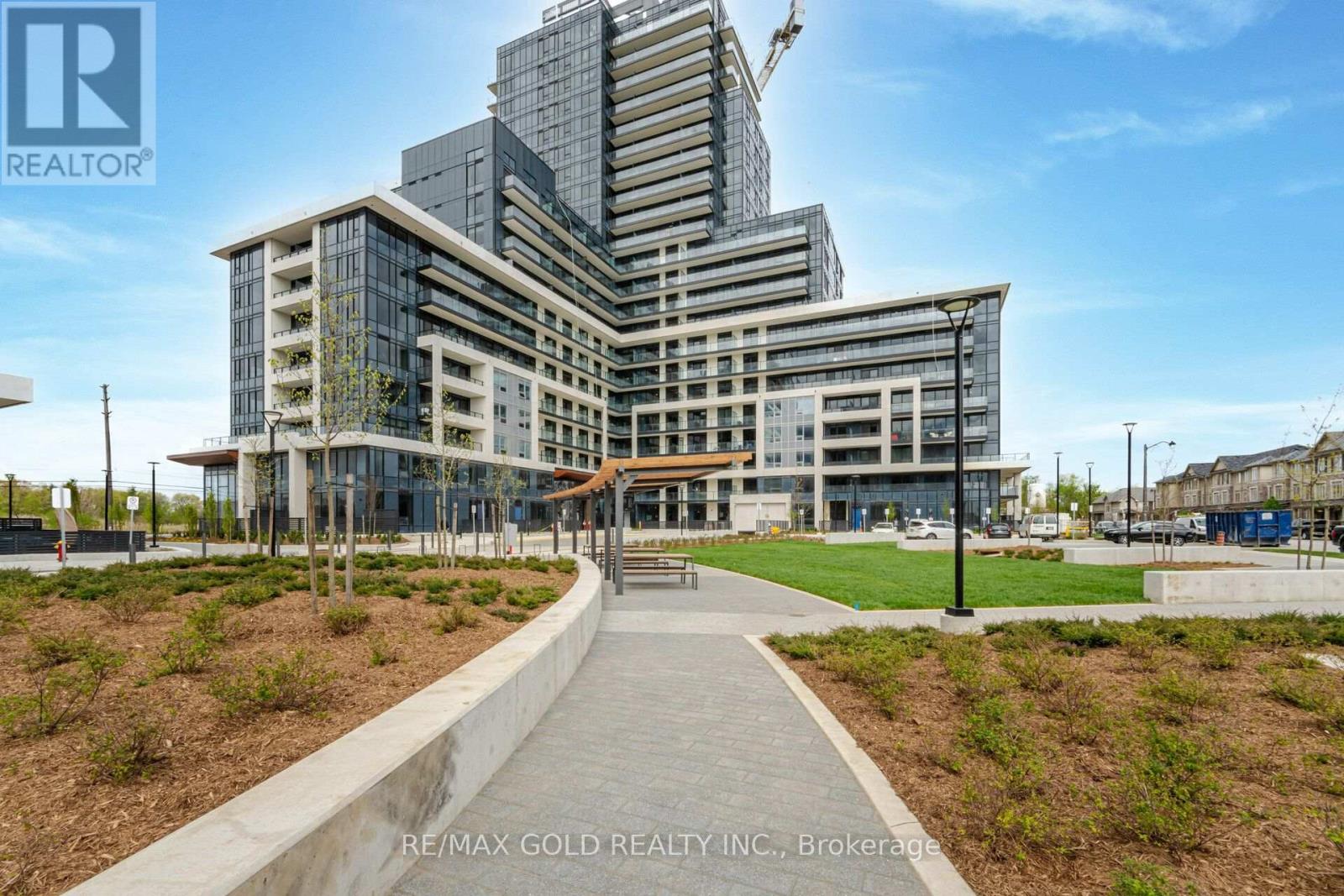 817 - 3220 WILLIAM COLTSON AVENUE, Oakville, Ontario