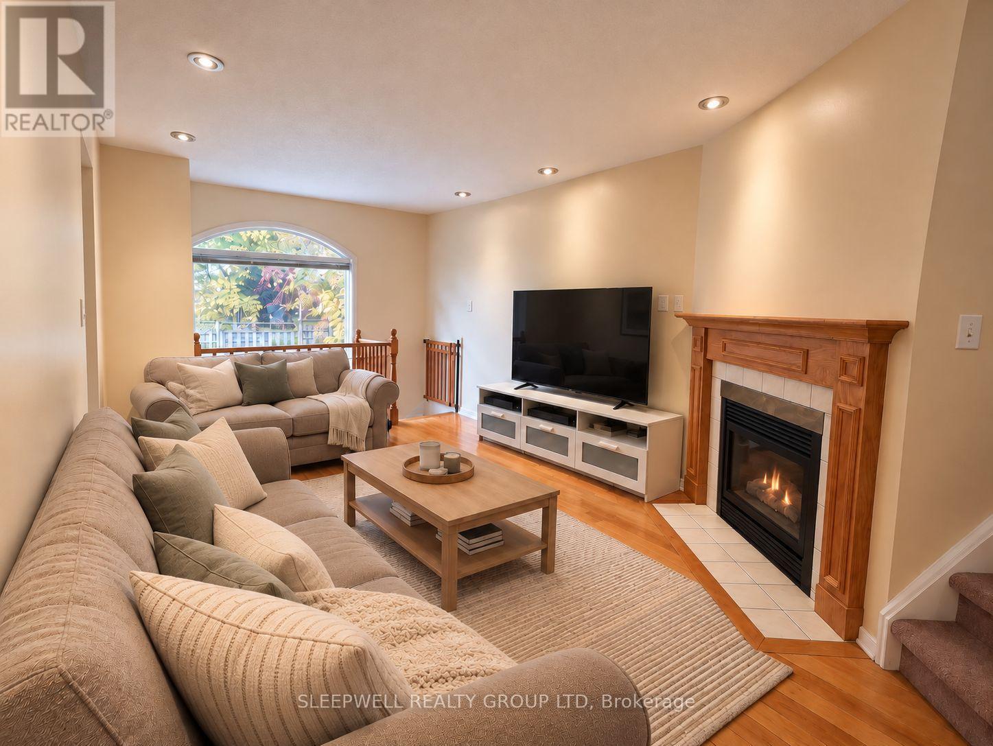 2 Jackman Terrace, Ottawa, Ontario  K2L 4E2 - Photo 3 - X13885432