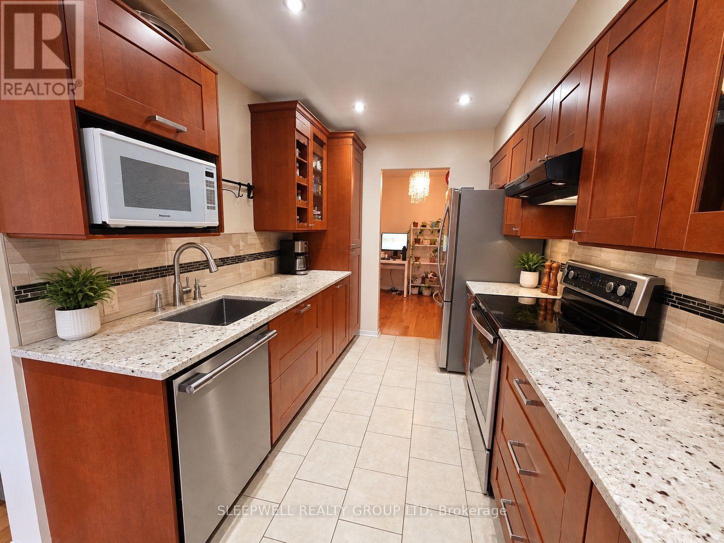 2 Jackman Terrace, Ottawa, Ontario  K2L 4E2 - Photo 5 - X13885432