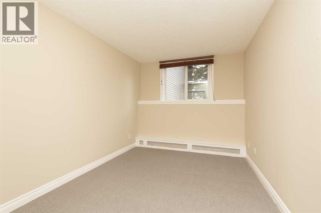 105B, 295 Columbia Boulevard W