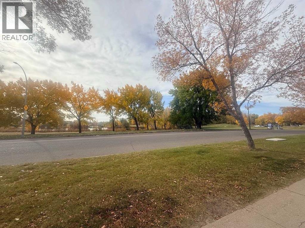 105B, 295 Columbia Boulevard W