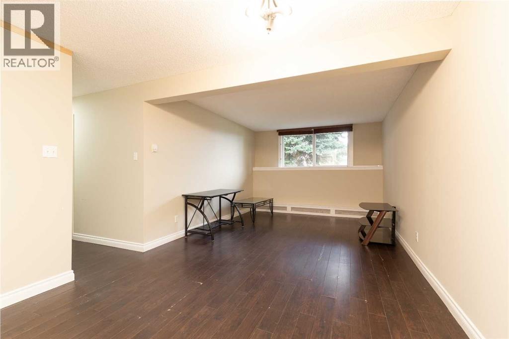 105B, 295 Columbia Boulevard W