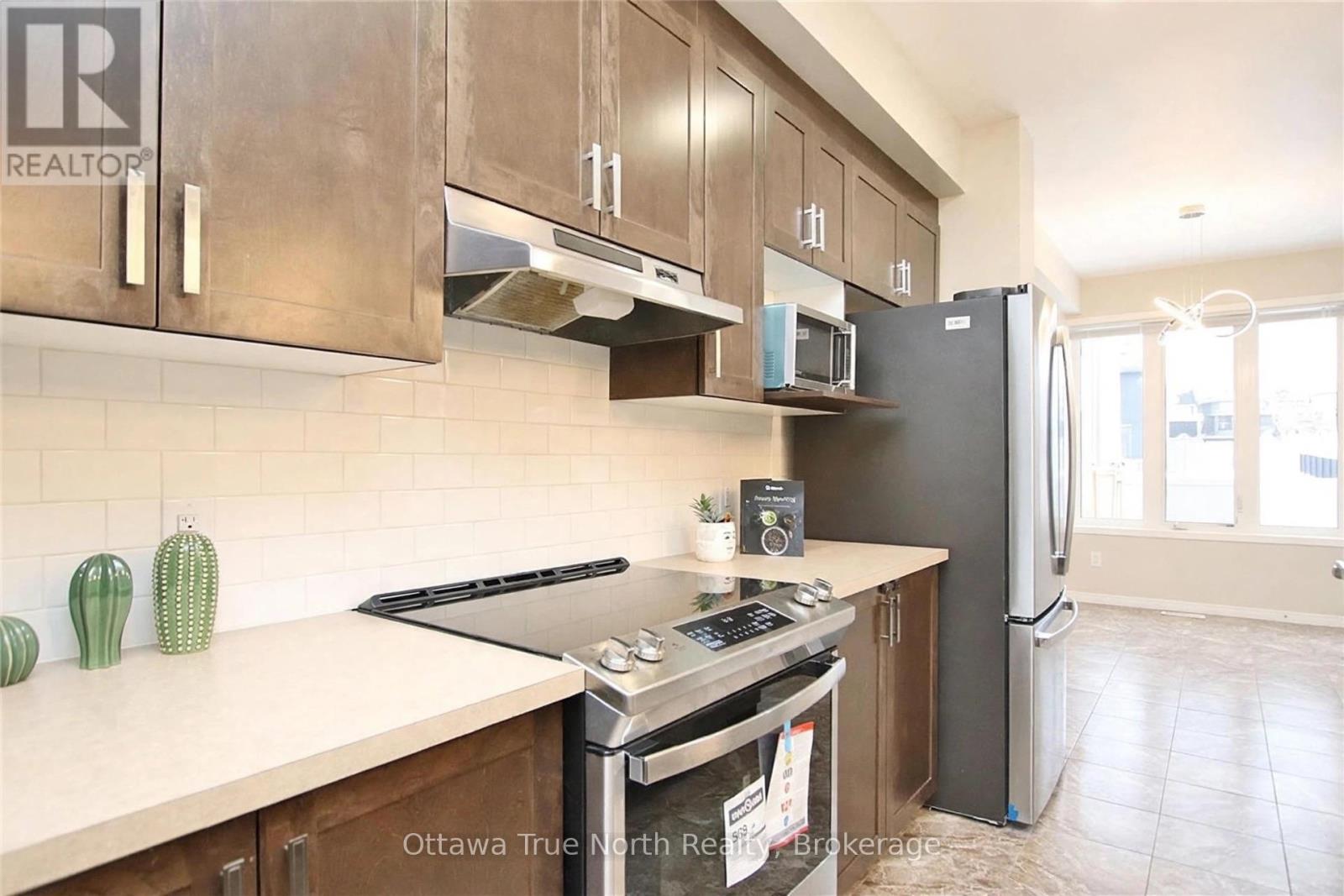 647 Gabriola Way, Ottawa, Ontario  K2T 0E2 - Photo 4 - X13885454