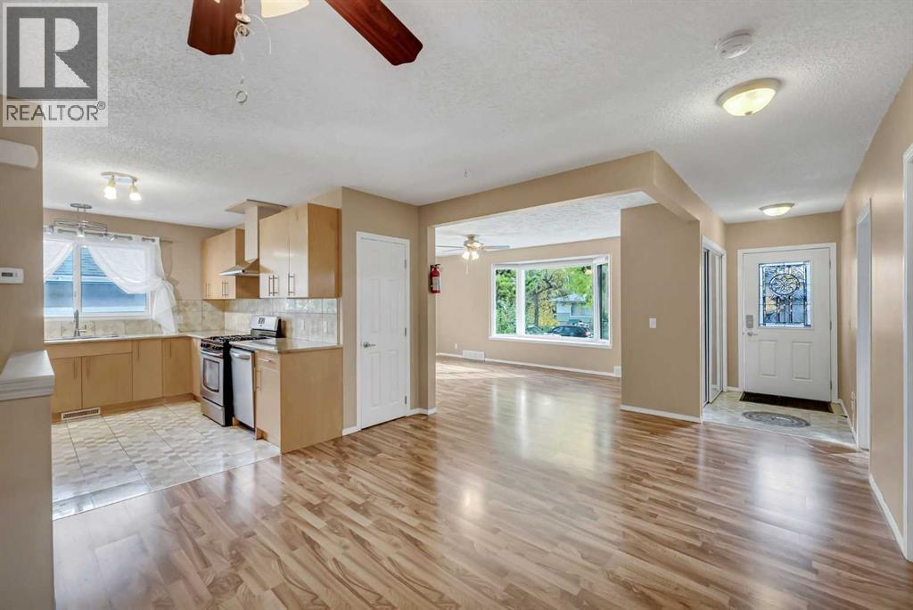 2807 32 Street Sw, Calgary, Alberta  T3E 2S1 - Photo 5 - A2350440