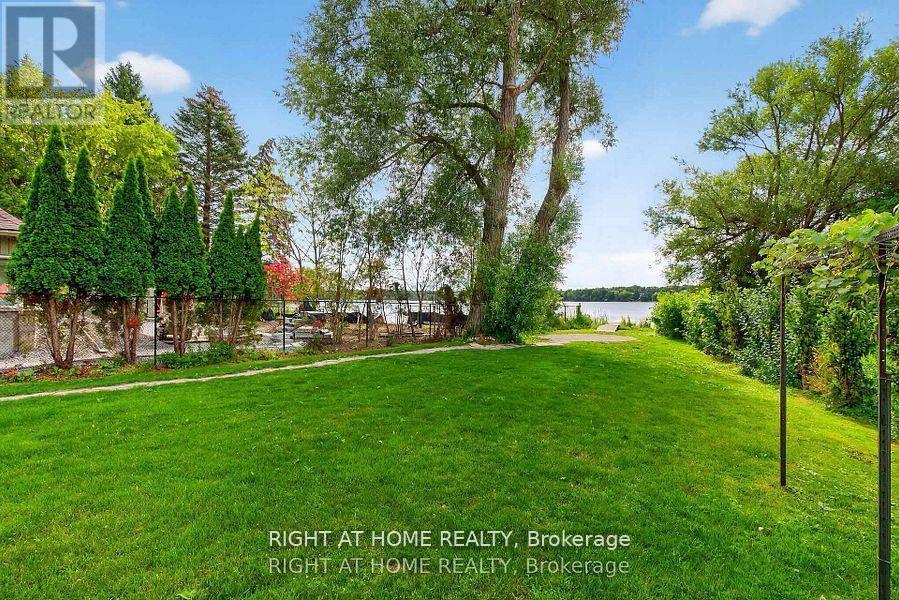 429 North Lake Road, Richmond Hill, Ontario  L4E 3A7 - Photo 12 - N13885476