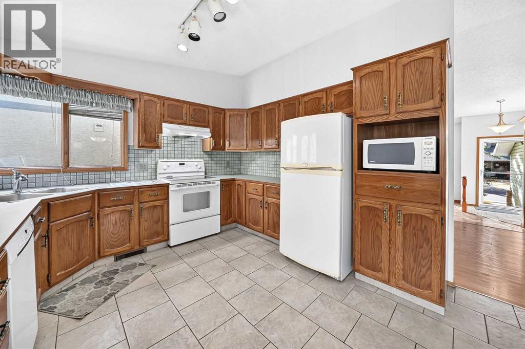 64 Edforth Crescent NW, Calgary, Alberta  T3A 3X4 - Photo 13 - A2350967