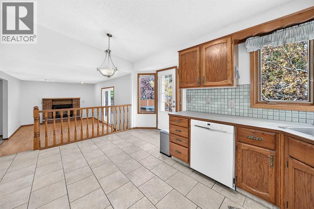 64 Edforth Crescent NW, Calgary, Alberta  T3A 3X4 - Photo 11 - A2350967