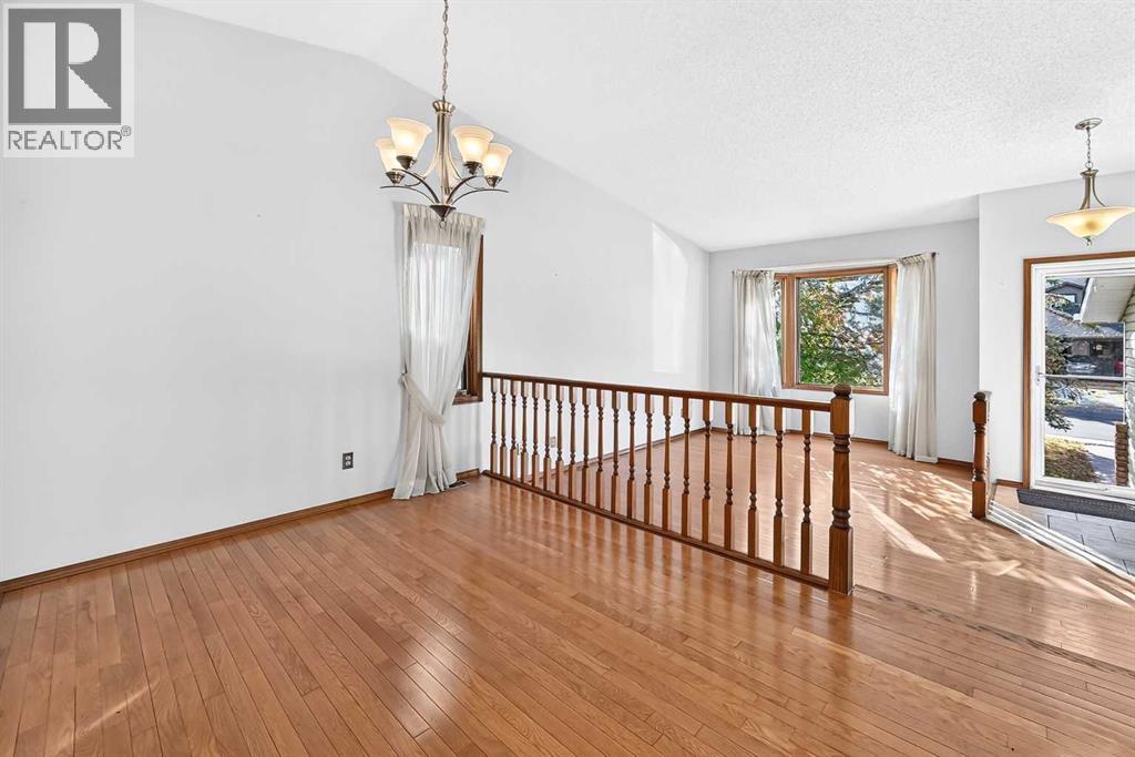64 Edforth Crescent NW, Calgary, Alberta  T3A 3X4 - Photo 8 - A2350967