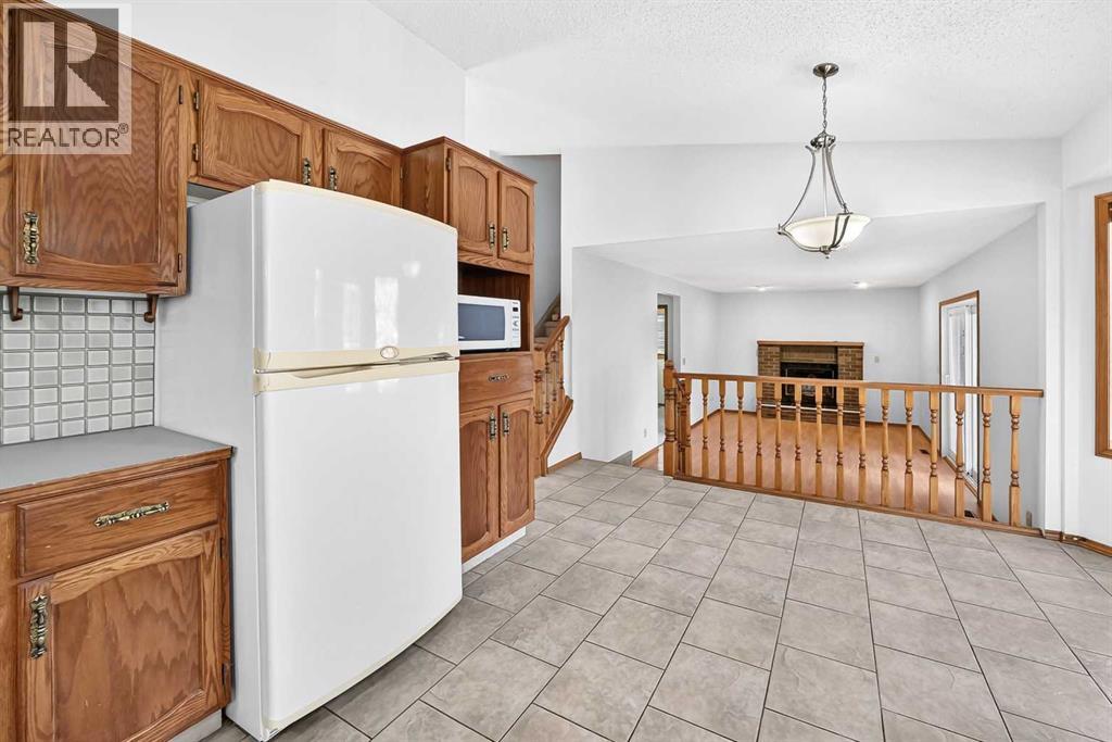 64 Edforth Crescent NW, Calgary, Alberta  T3A 3X4 - Photo 12 - A2350967