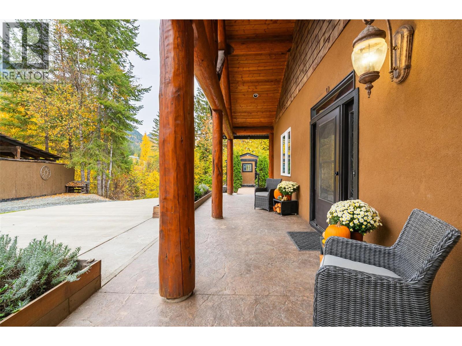 1572 Teetzel Road Creston British Columbia Canada V0B1G7 4
