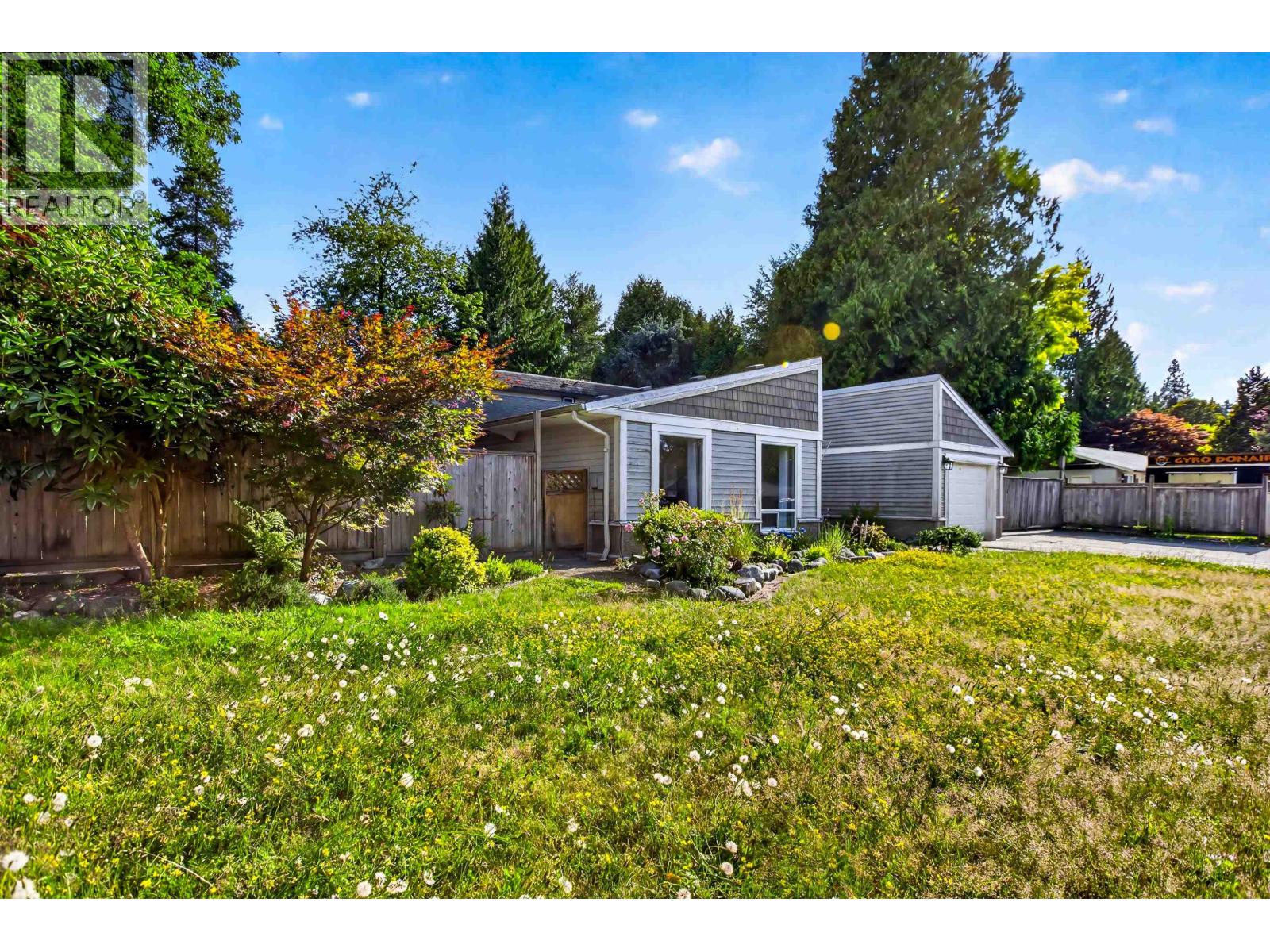 21598 Spring Avenue, Maple Ridge, British Columbia  V4R 2K6 - Photo 3 - R3173864
