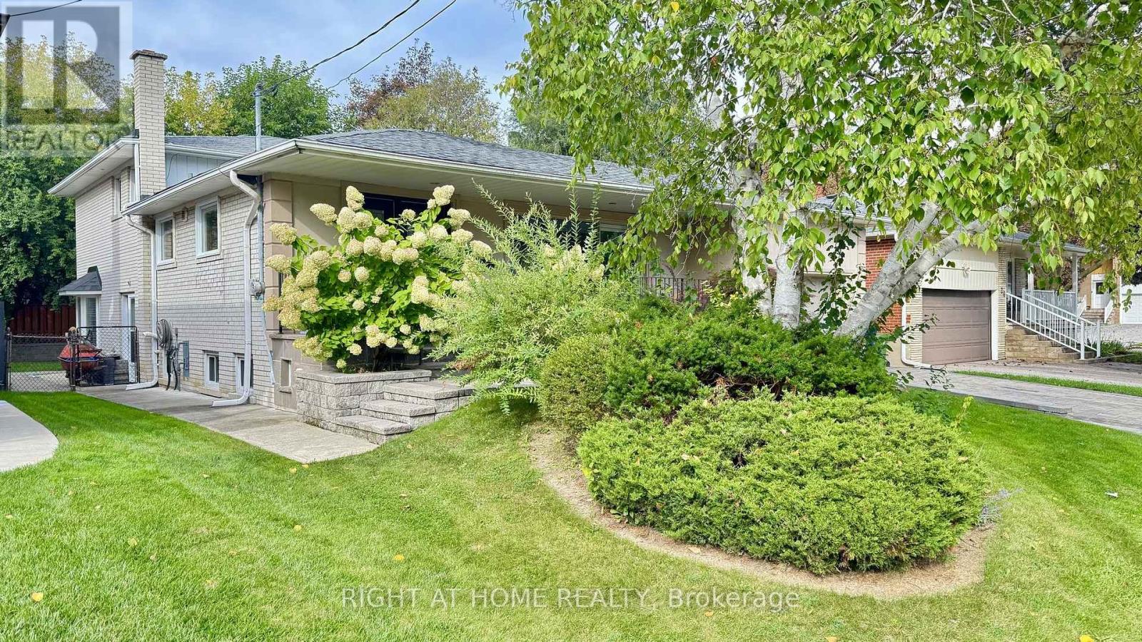 24 Stonedene Boulevard, Toronto, Ontario  M2R 3C7 - Photo 4 - C13885504
