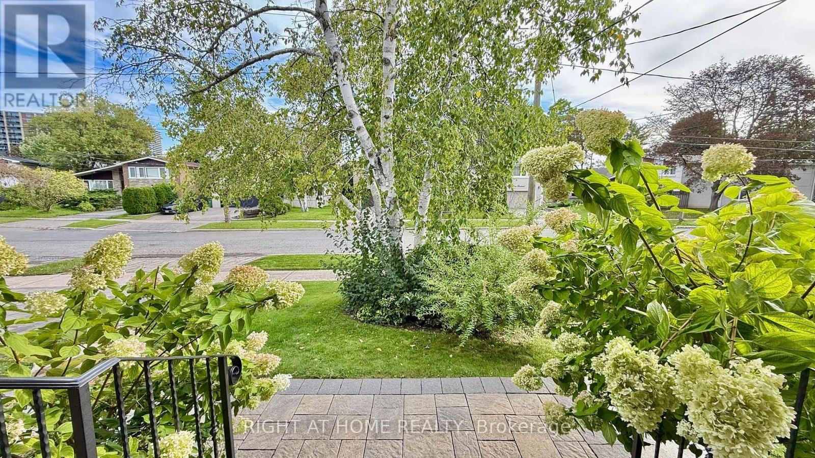 24 Stonedene Boulevard, Toronto, Ontario  M2R 3C7 - Photo 5 - C13885504
