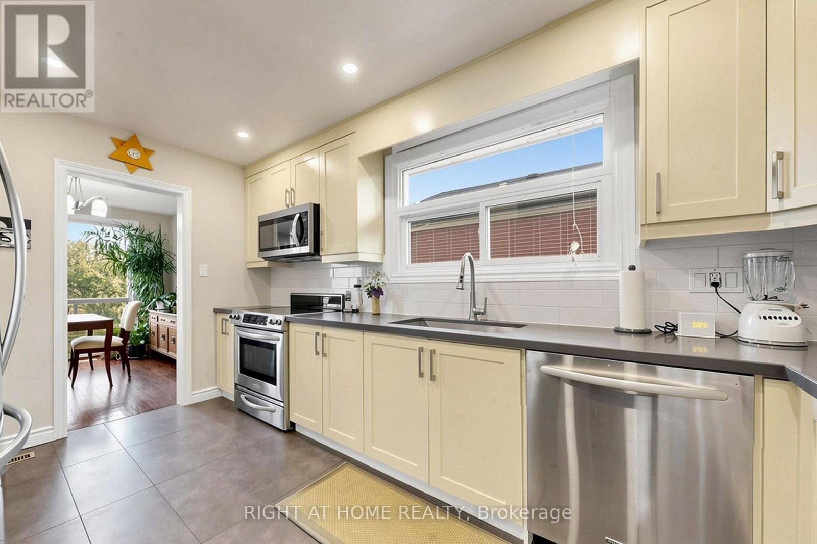 202 Waterloo Avenue, Toronto, Ontario  M3H 3Z2 - Photo 21 - C13885506