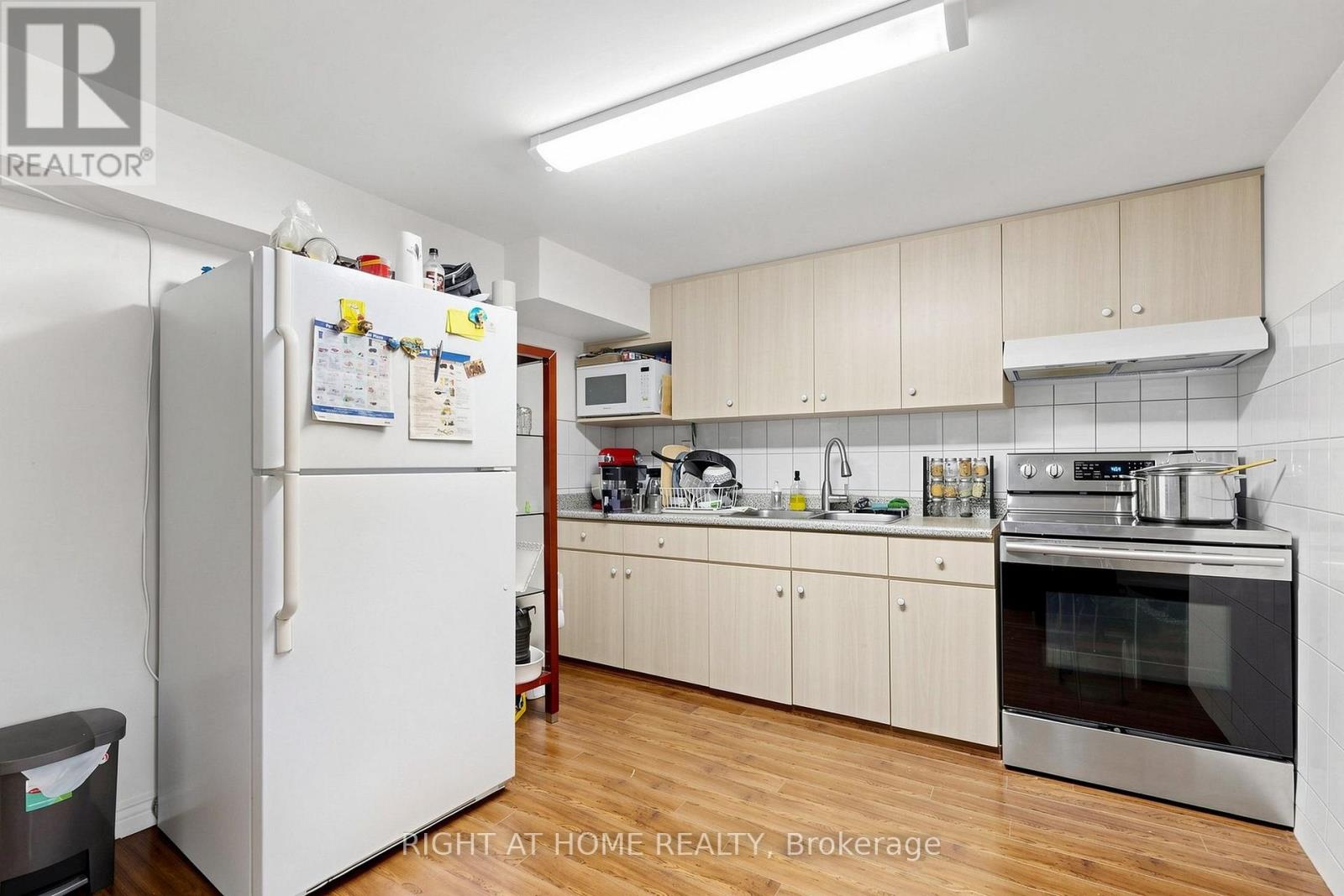 202 Waterloo Avenue, Toronto, Ontario  M3H 3Z2 - Photo 35 - C13885506