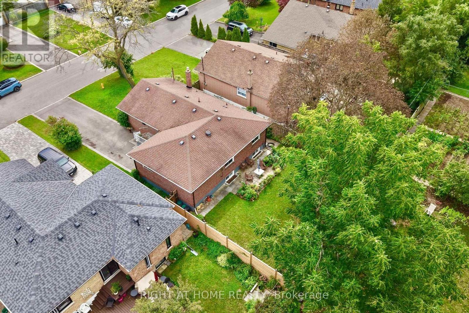 202 Waterloo Avenue, Toronto, Ontario  M3H 3Z2 - Photo 4 - C13885506