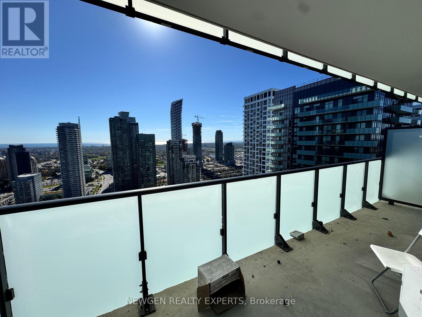 3504 - 430 Square One Drive, Mississauga, Ontario  L5B 0L6 - Photo 12 - W13885508