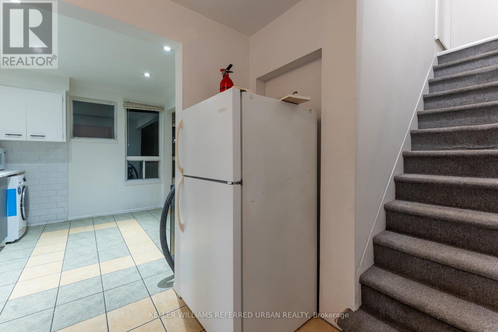 Upper - 716 Lansdowne Avenue, Toronto, Ontario  M6H 3Y8 - Photo 4 - W13885548