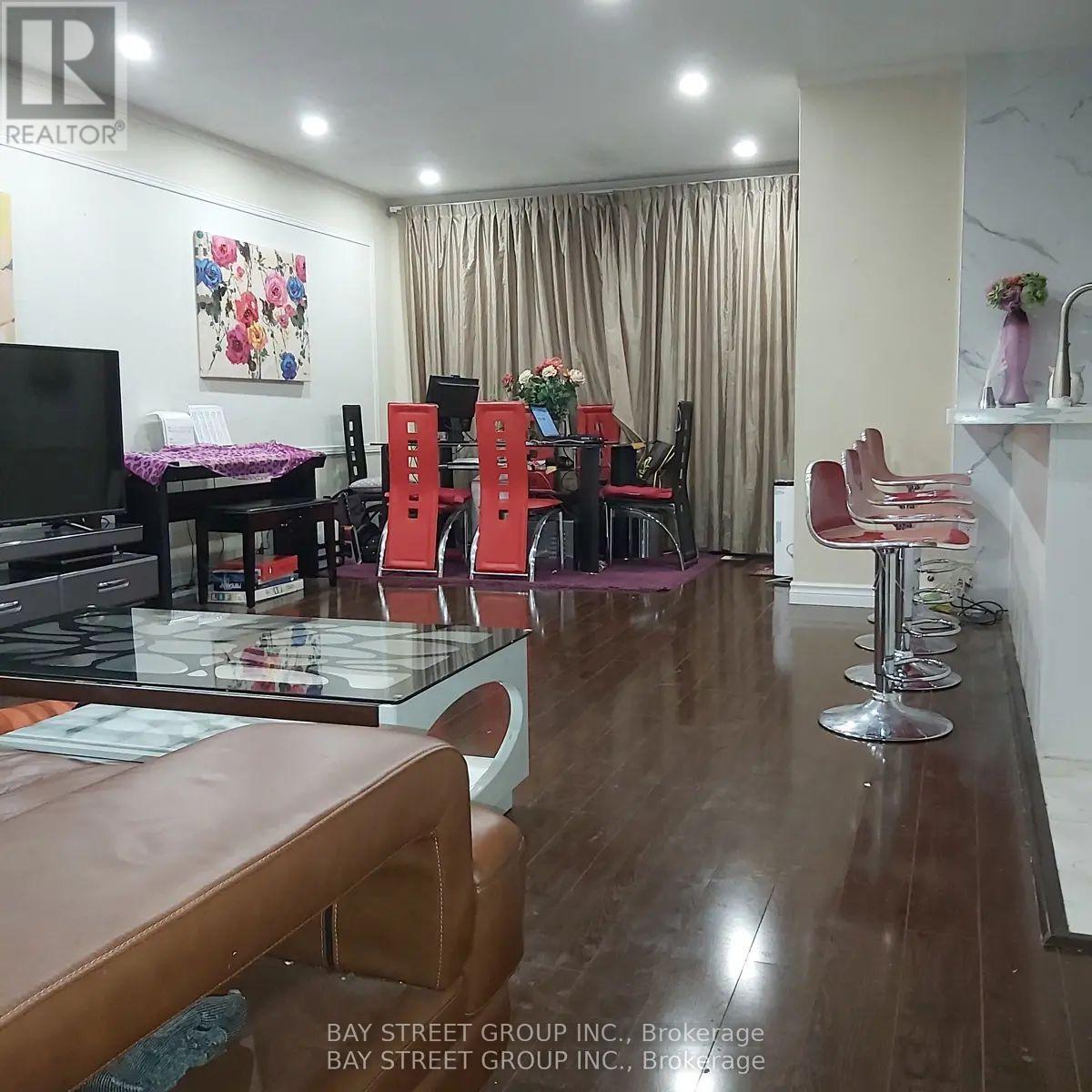 Main - 211 Beechy Drive, Richmond Hill, Ontario  L4C 2X6 - Photo 6 - N13705188