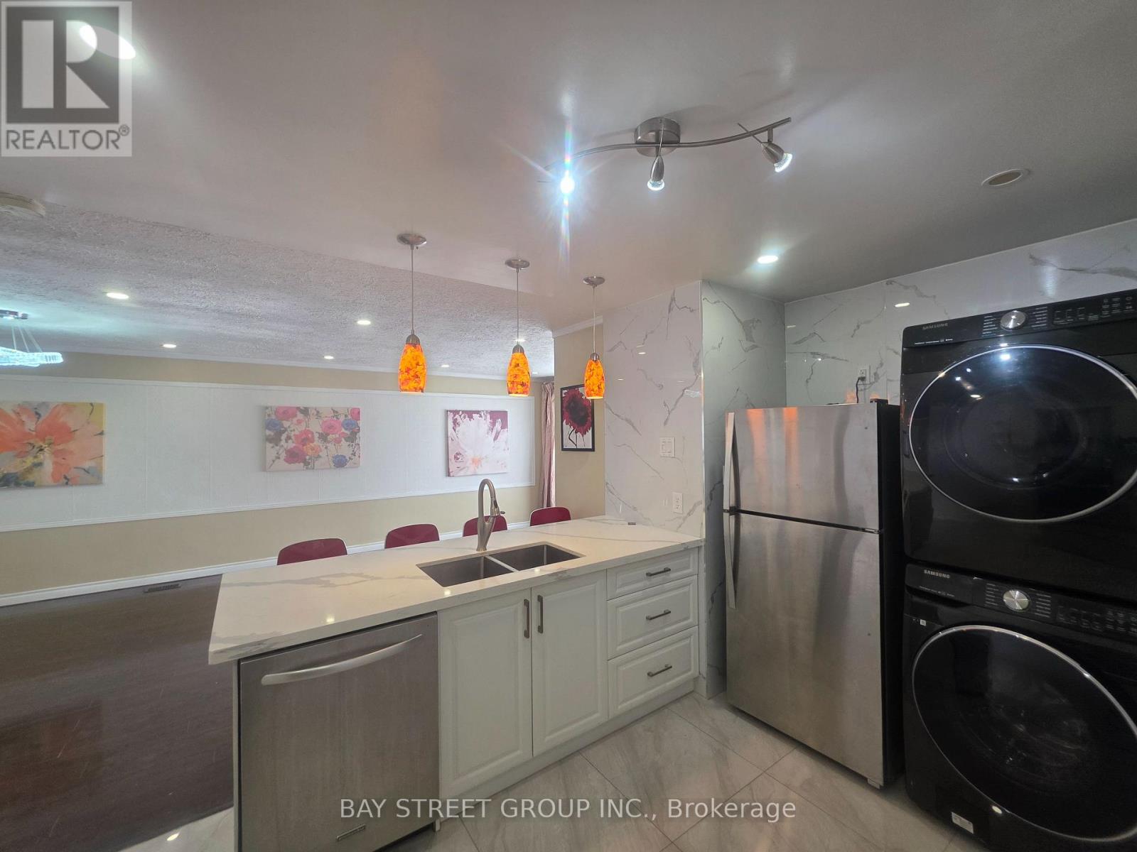 Main - 211 Beechy Drive, Richmond Hill, Ontario  L4C 2X6 - Photo 4 - N13705188