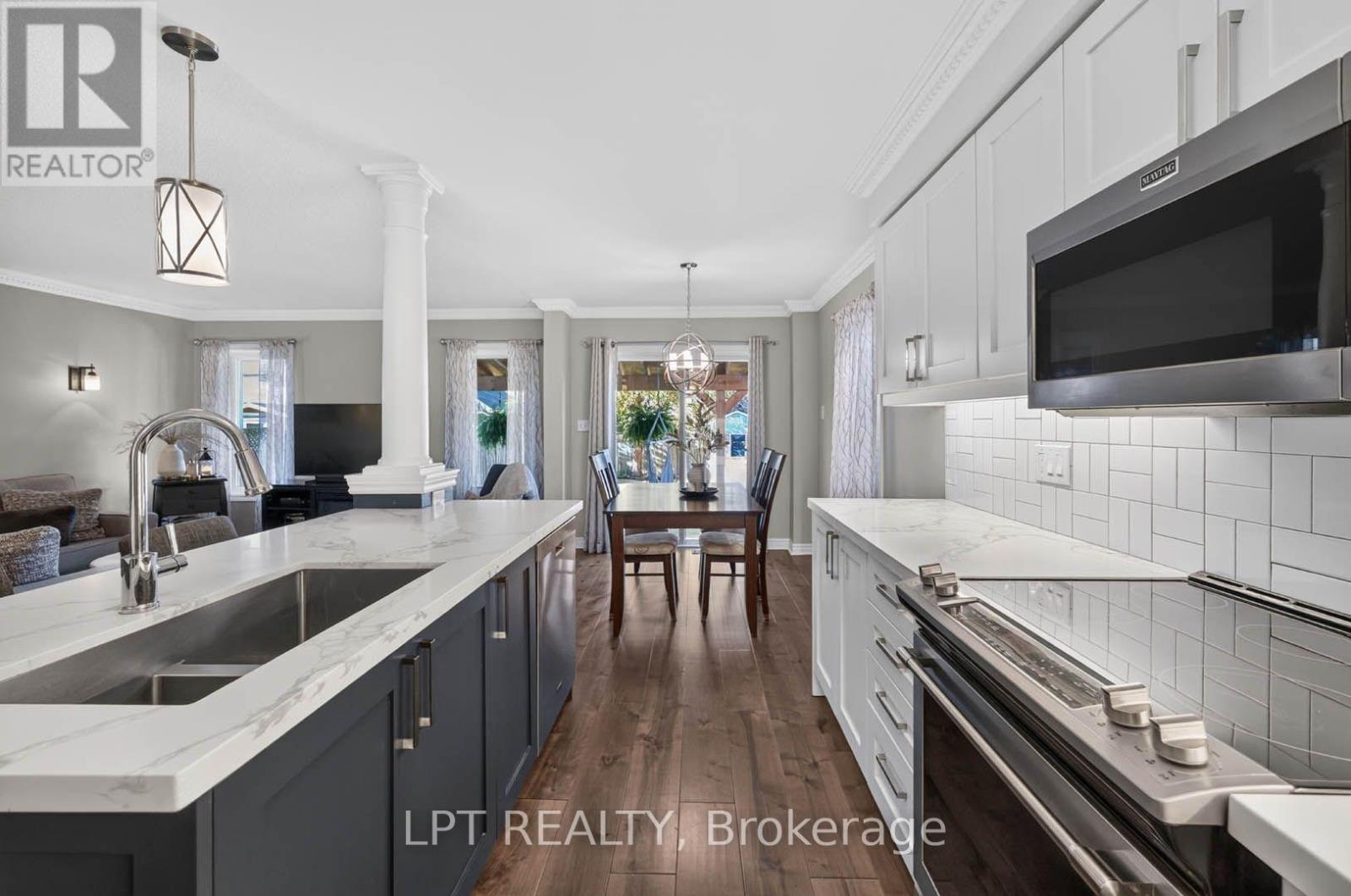 32 Primeau Avenue, Whitby, Ontario  L1M 2B7 - Photo 18 - E13885564