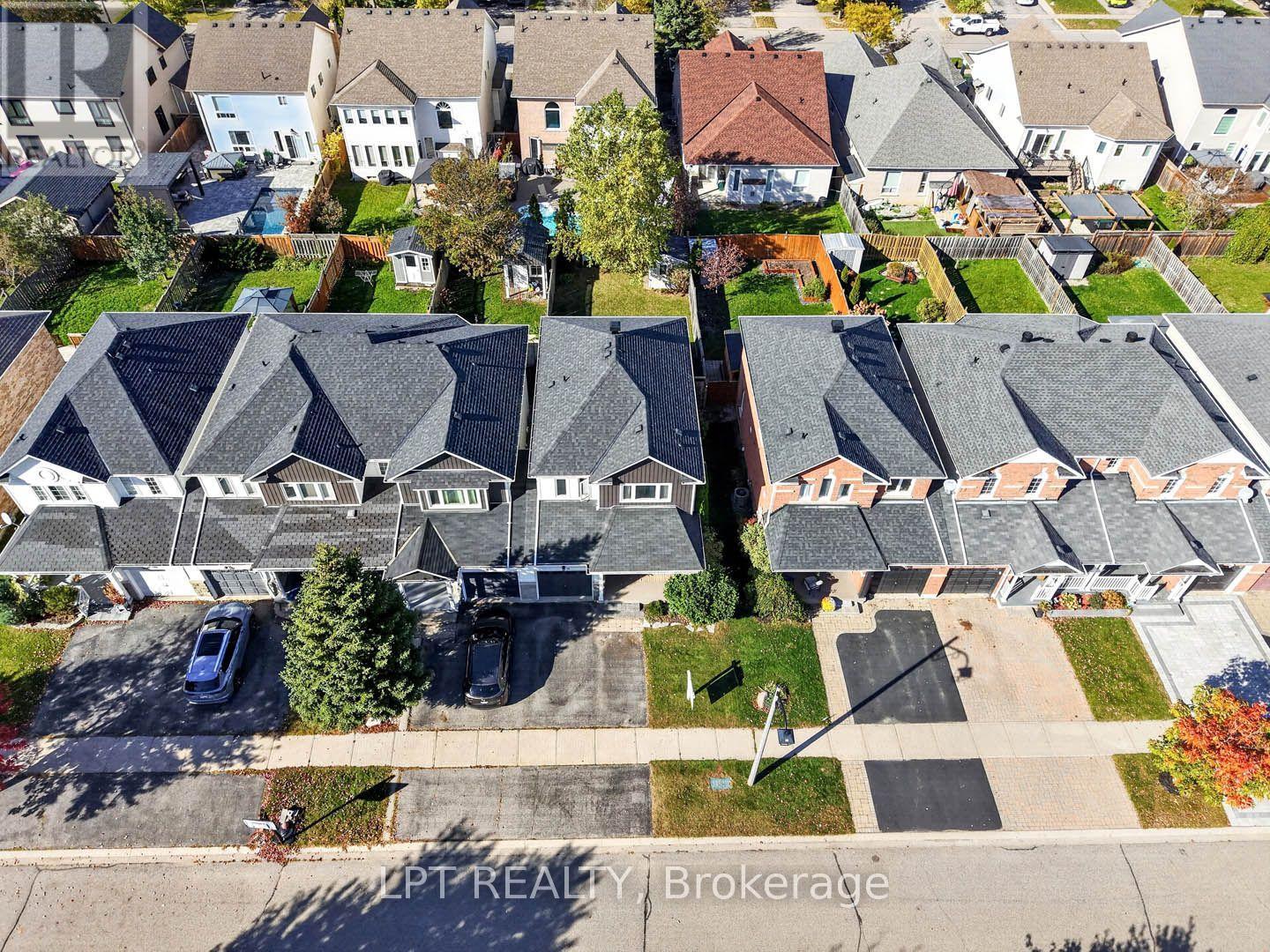 32 Primeau Avenue, Whitby, Ontario  L1M 2B7 - Photo 4 - E13885564