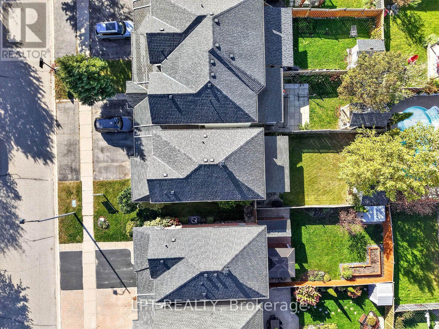 32 Primeau Avenue, Whitby, Ontario  L1M 2B7 - Photo 5 - E13885564