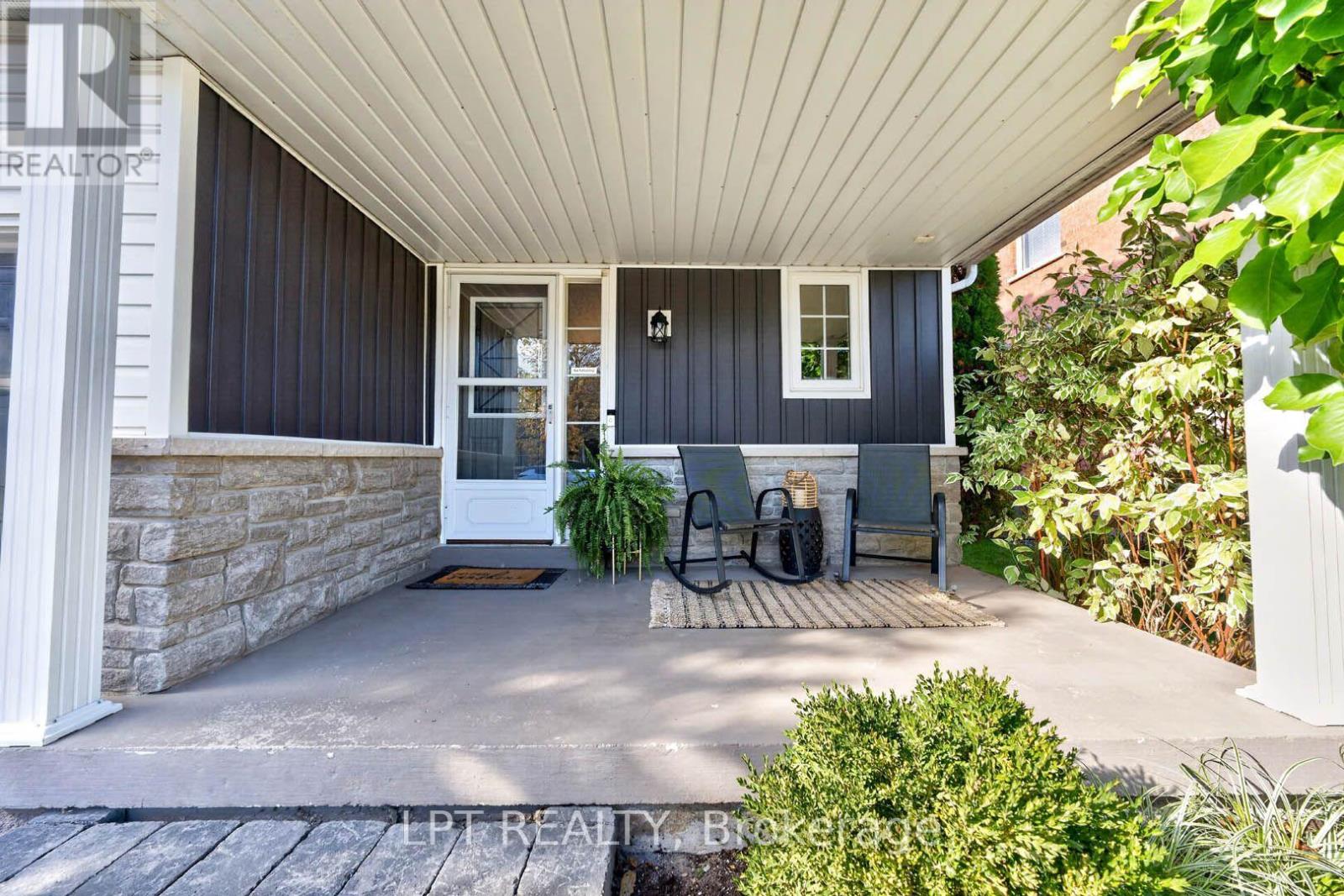 32 Primeau Avenue, Whitby, Ontario  L1M 2B7 - Photo 7 - E13885564