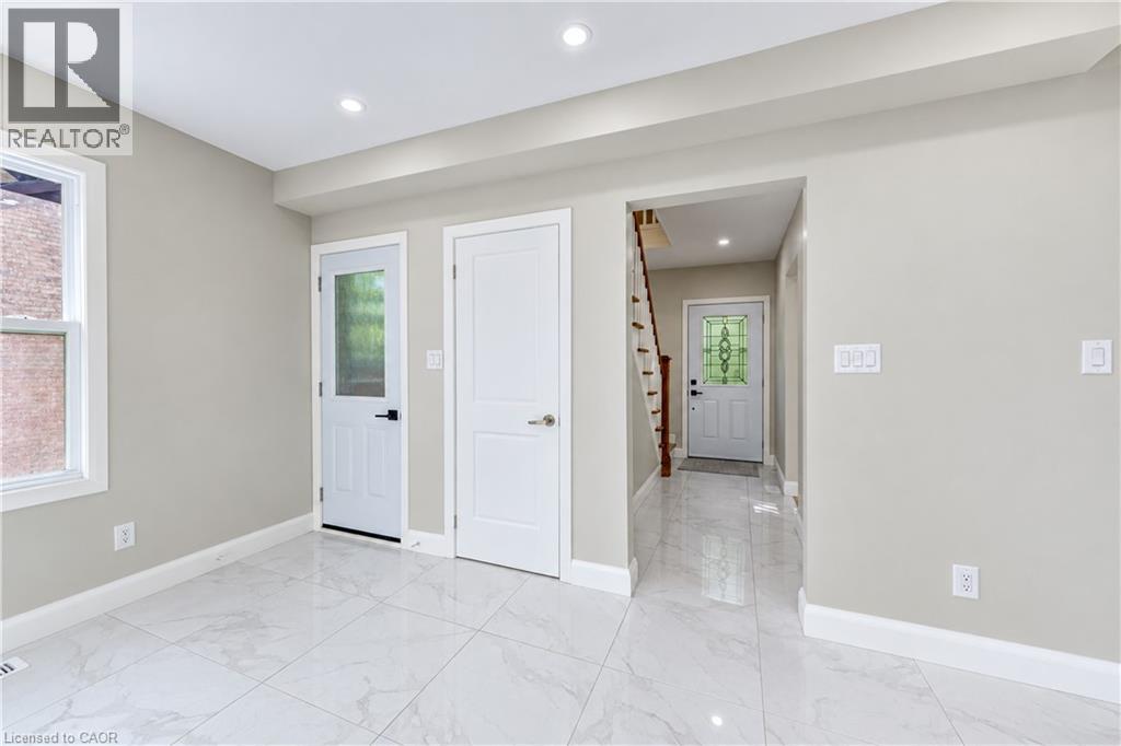 18 Miehm Place, Kitchener, Ontario  N2H 2K9 - Photo 8 - 40866626