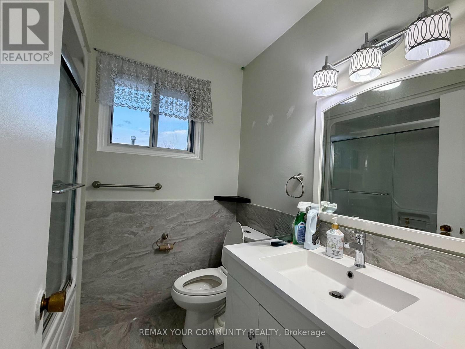 15 Hutcherson Square, Toronto, Ontario  M1B 1C5 - Photo 11 - E13884378