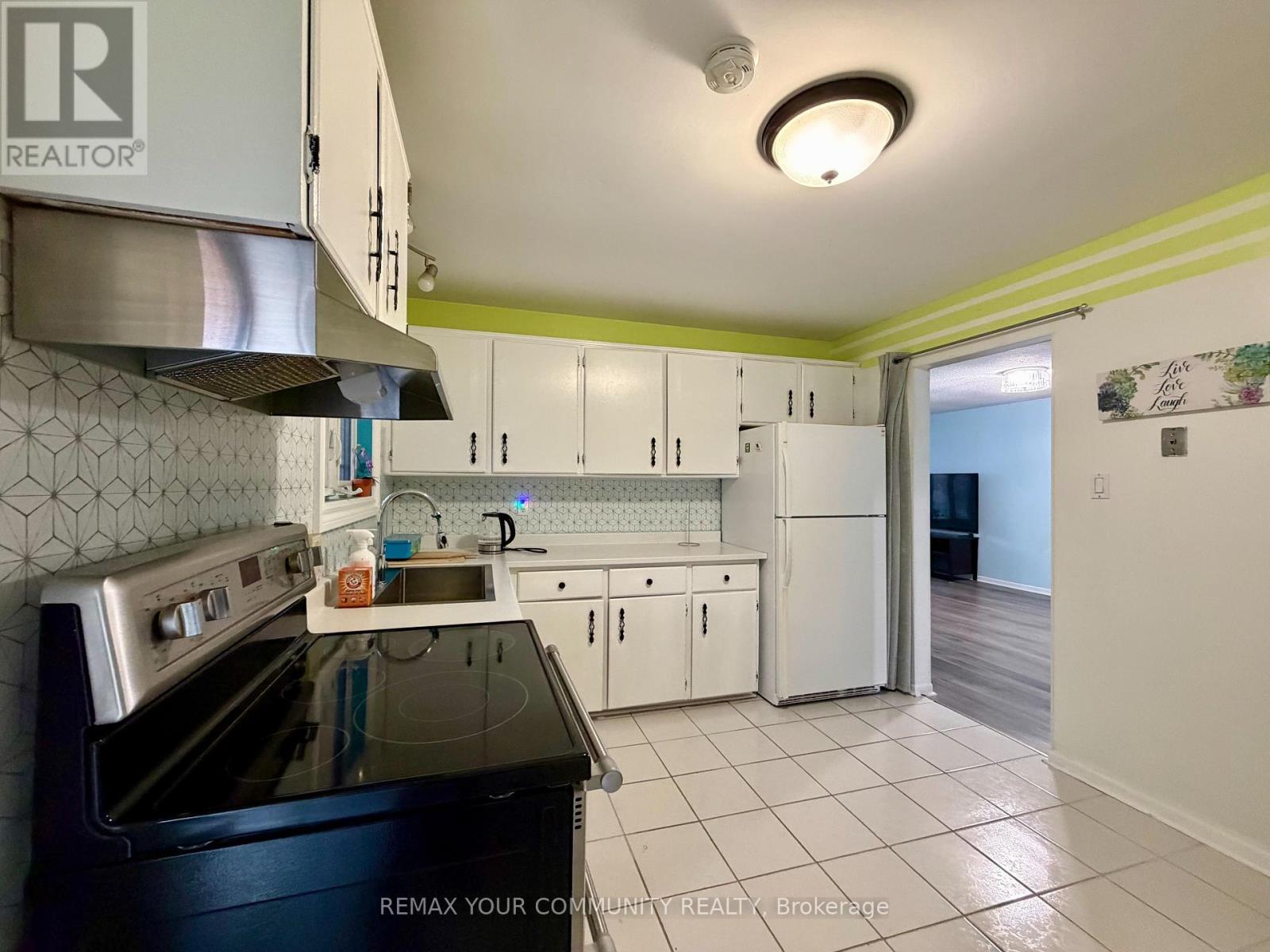 15 Hutcherson Square, Toronto, Ontario  M1B 1C5 - Photo 5 - E13884378