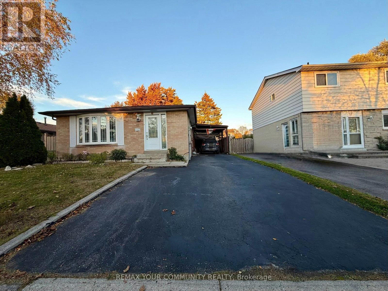 15 Hutcherson Square, Toronto, Ontario  M1B 1C5 - Photo 2 - E13884378
