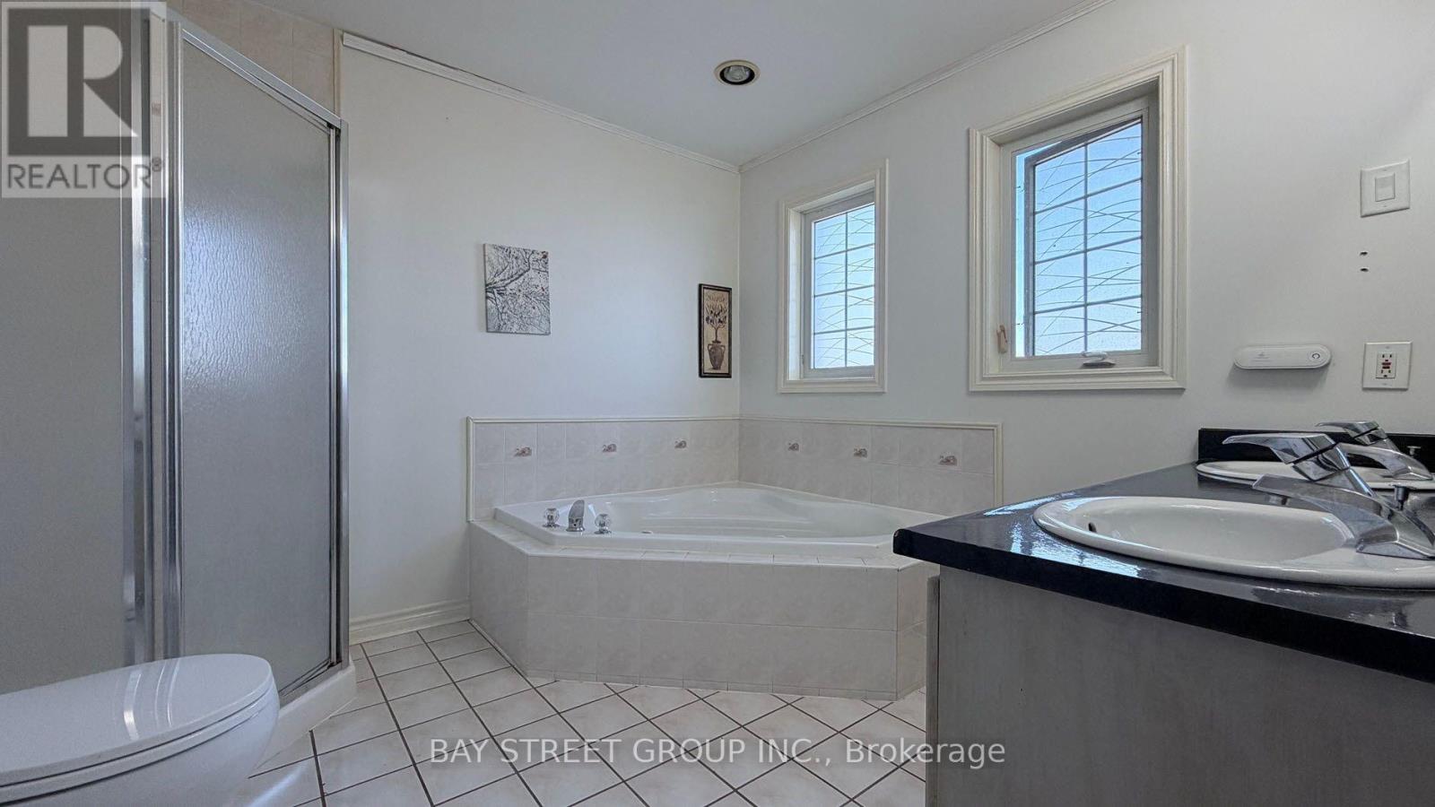 76 Sawmill Valley Drive, Newmarket, Ontario  L3X 2S3 - Photo 11 - N13885582