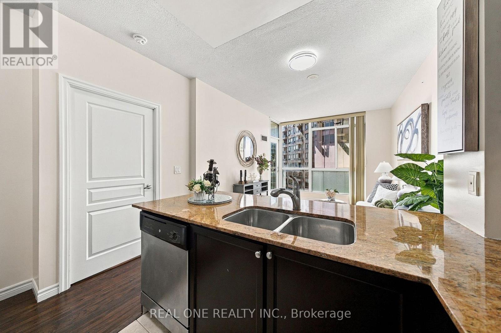 1611 - 225 Webb Drive, Mississauga, Ontario  L5B 4P2 - Photo 18 - W13885586