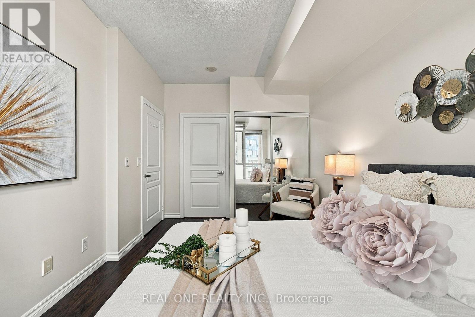 1611 - 225 Webb Drive, Mississauga, Ontario  L5B 4P2 - Photo 5 - W13885586