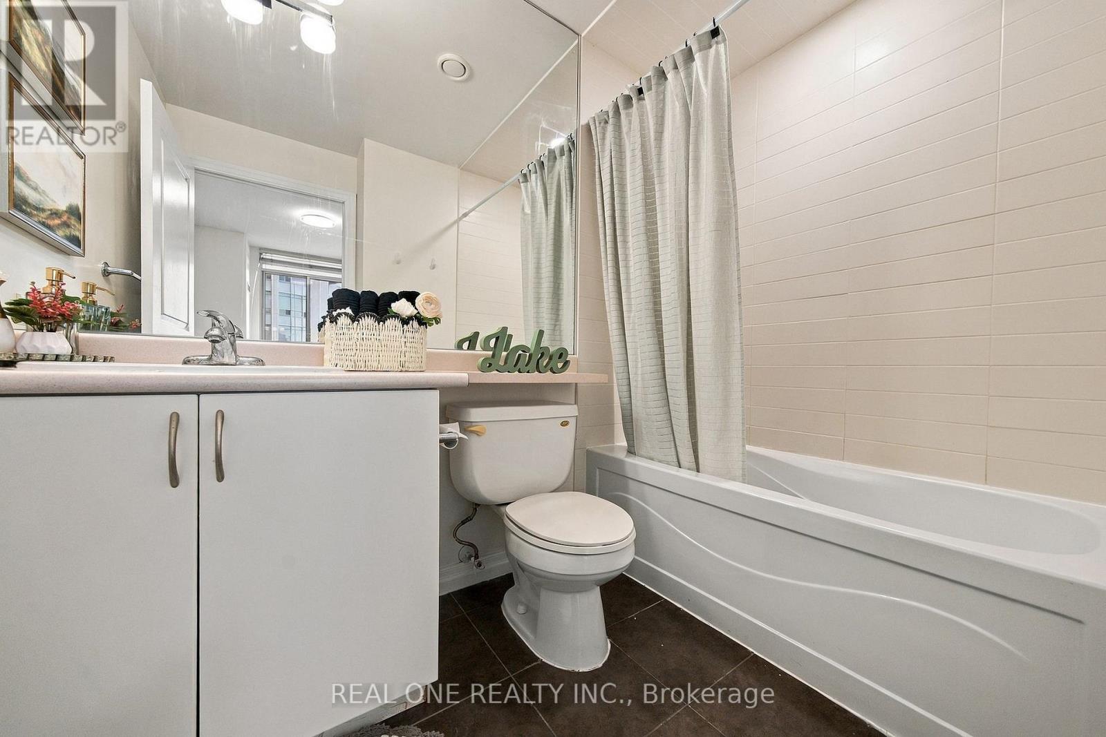 1611 - 225 Webb Drive, Mississauga, Ontario  L5B 4P2 - Photo 6 - W13885586