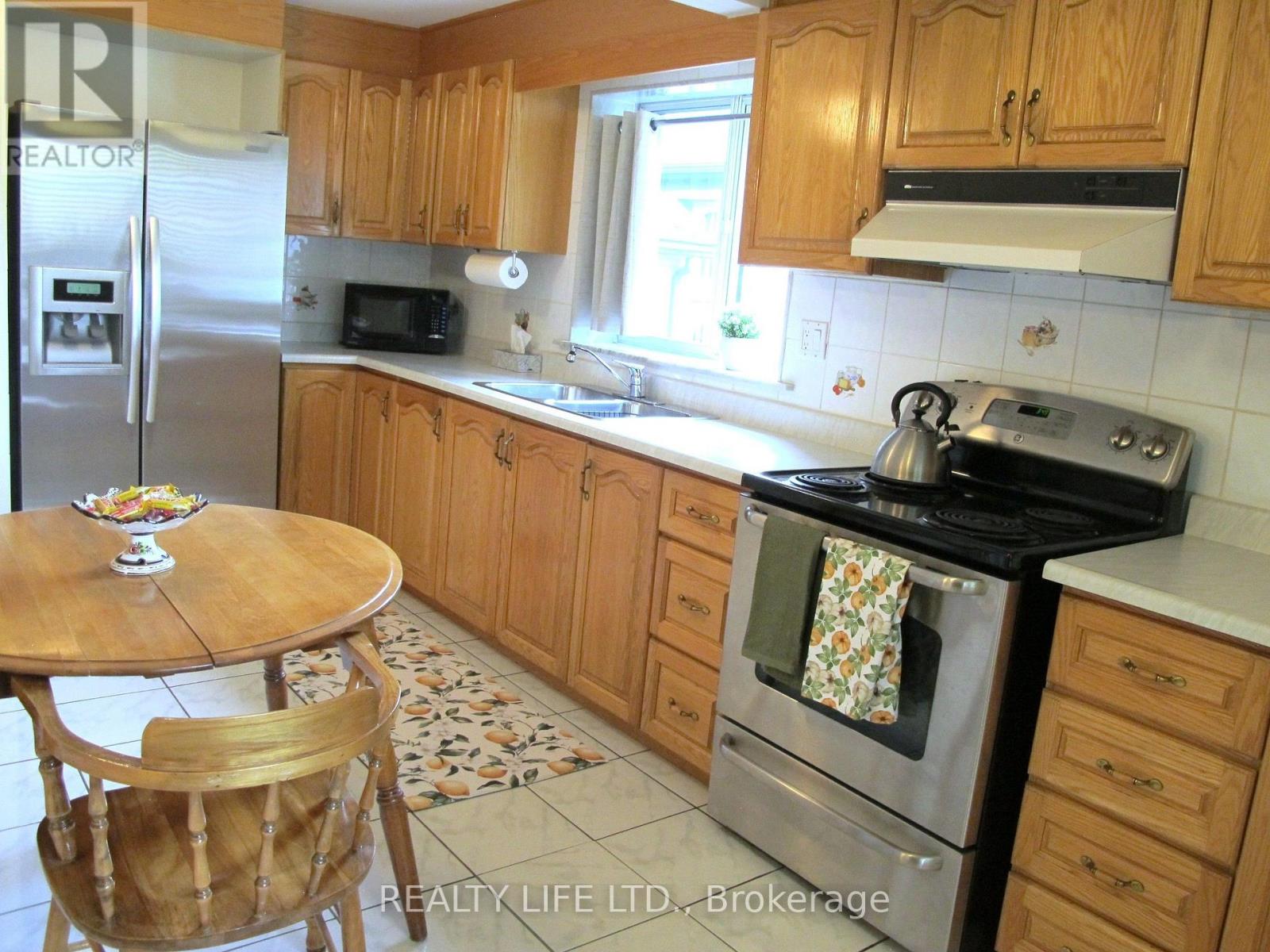 4 Rosalie Avenue, Toronto, Ontario  M3L 1C5 - Photo 13 - W13707564