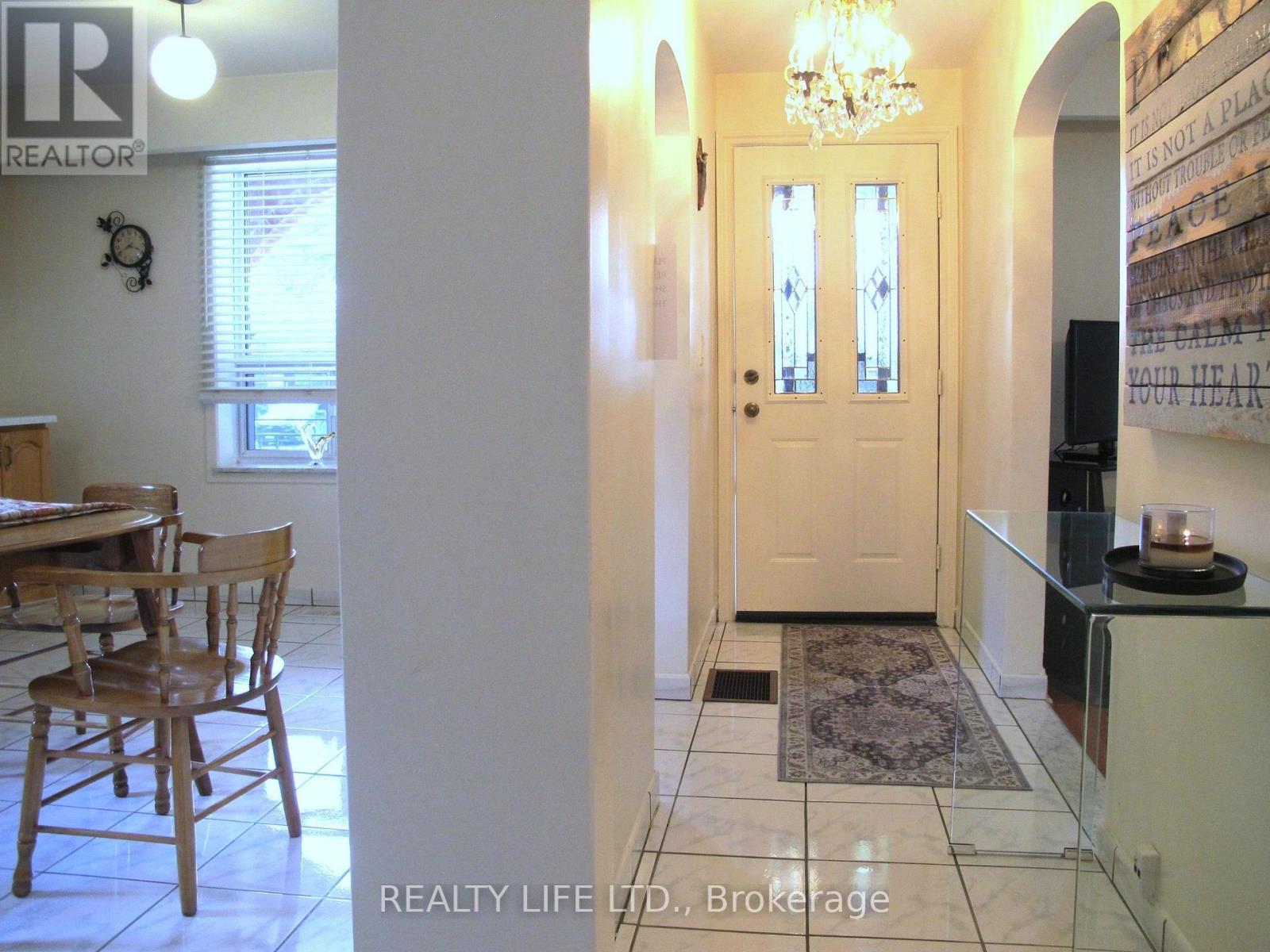 4 Rosalie Avenue, Toronto, Ontario  M3L 1C5 - Photo 15 - W13707564