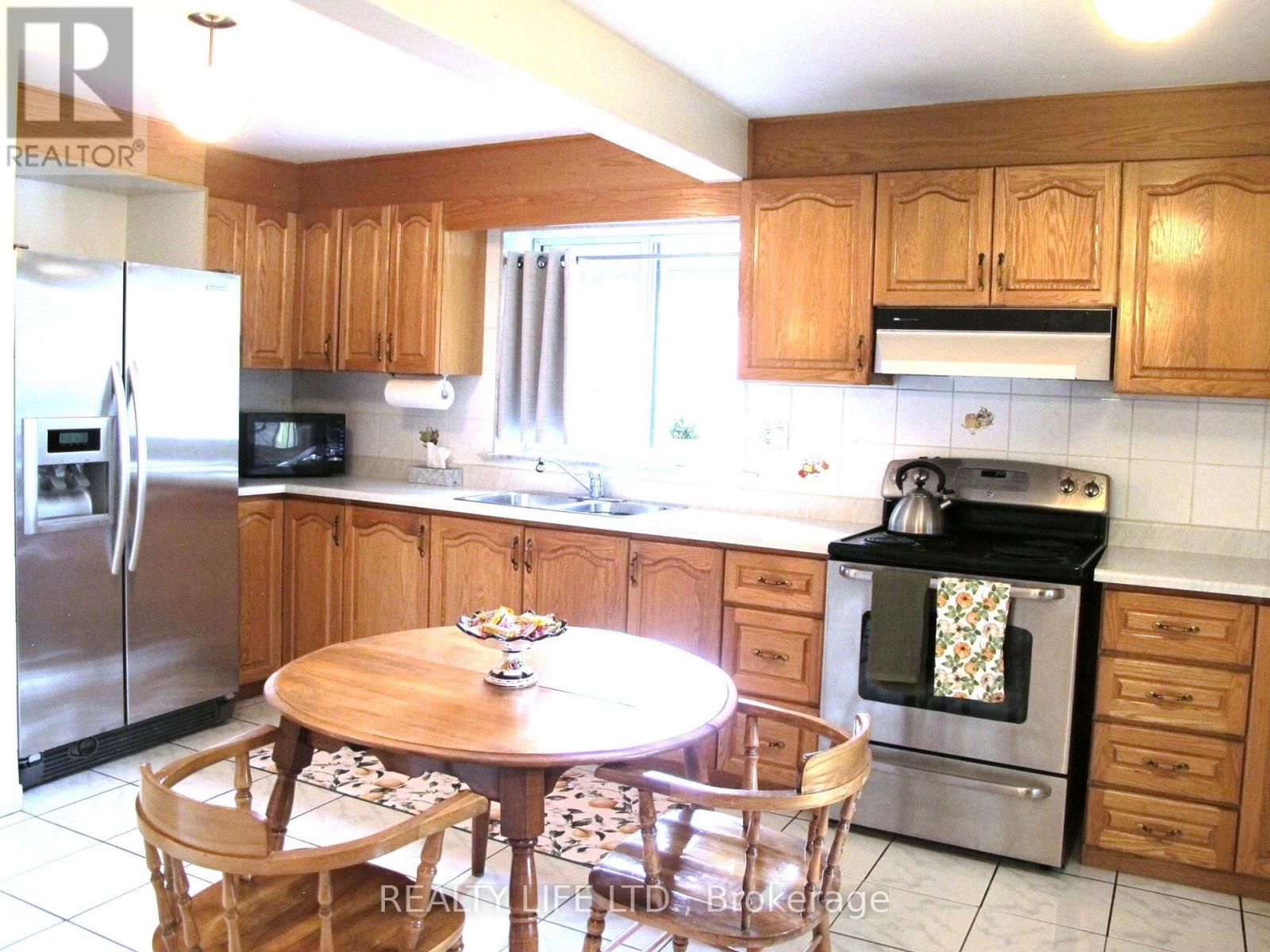 4 Rosalie Avenue, Toronto, Ontario  M3L 1C5 - Photo 12 - W13707564