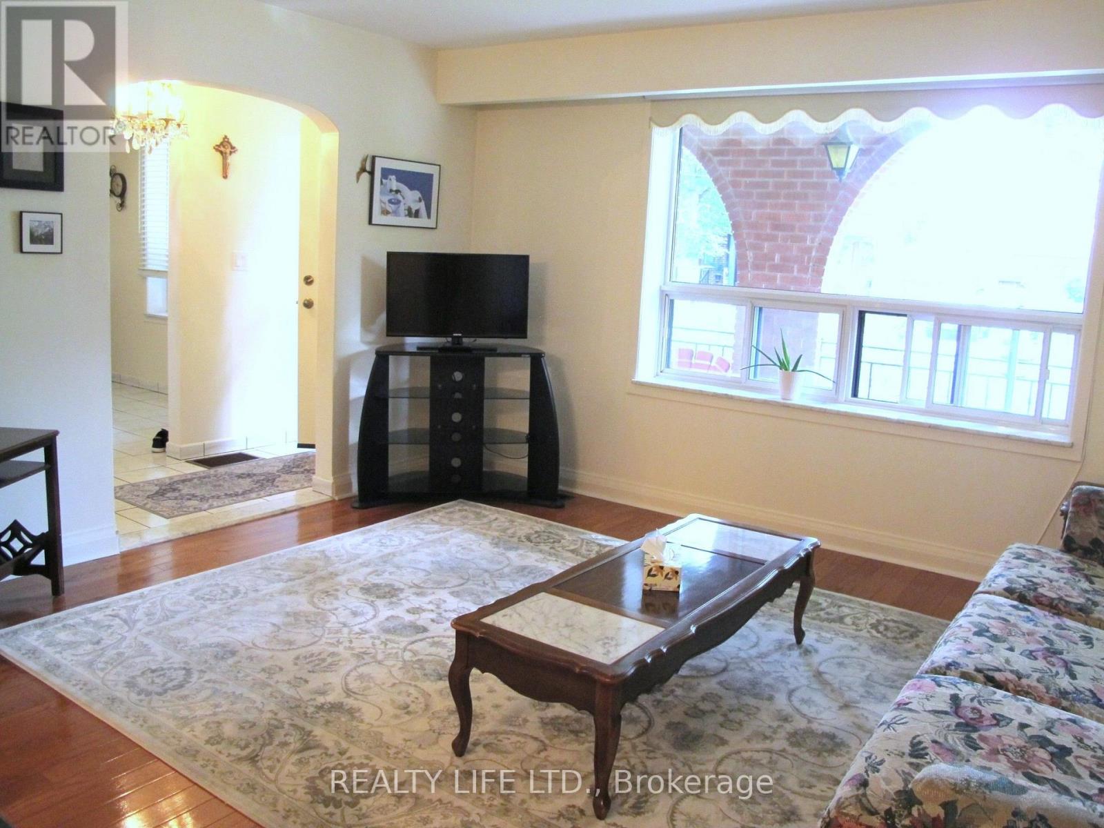 4 Rosalie Avenue, Toronto, Ontario  M3L 1C5 - Photo 4 - W13707564