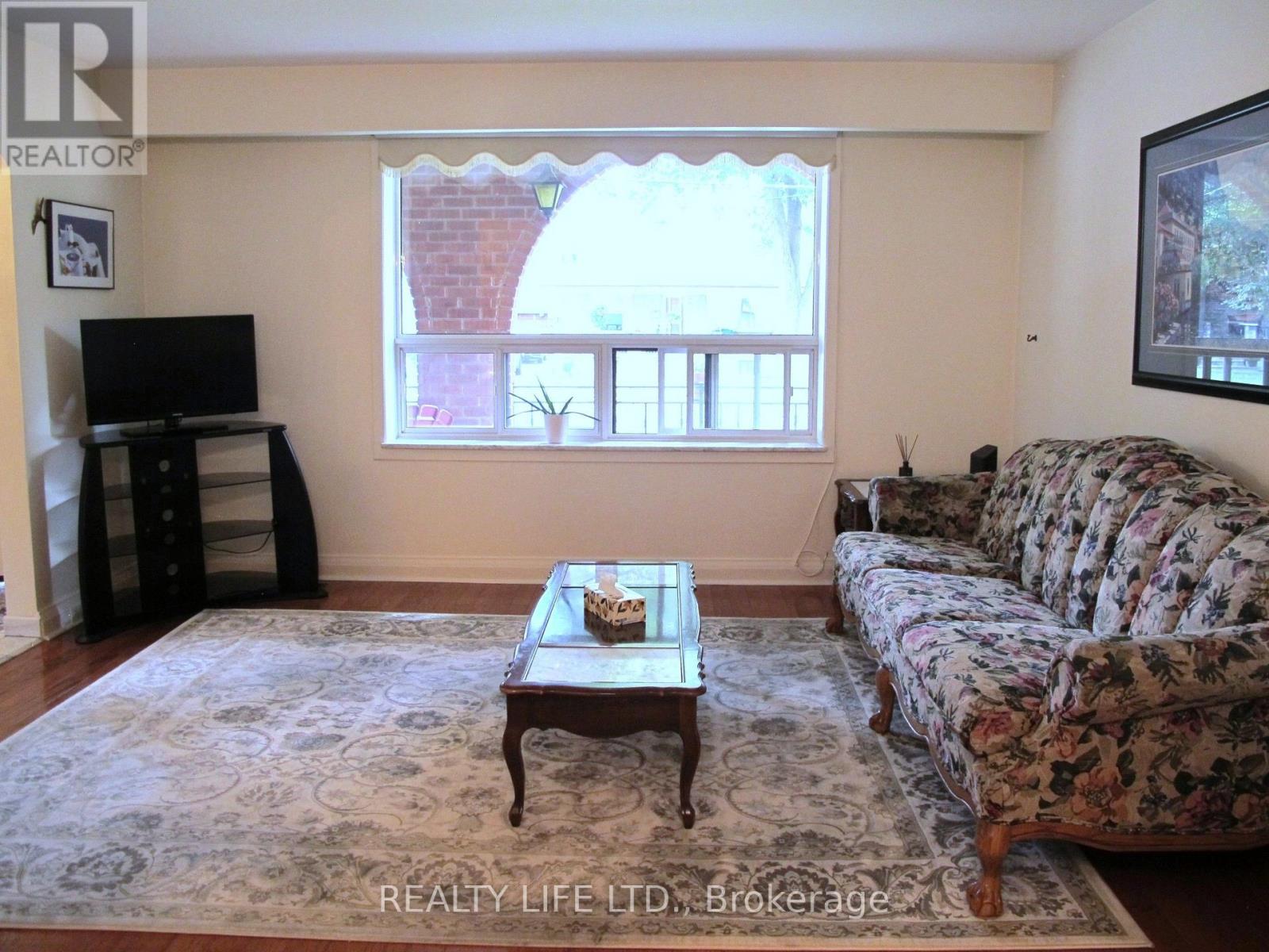 4 Rosalie Avenue, Toronto, Ontario  M3L 1C5 - Photo 5 - W13707564