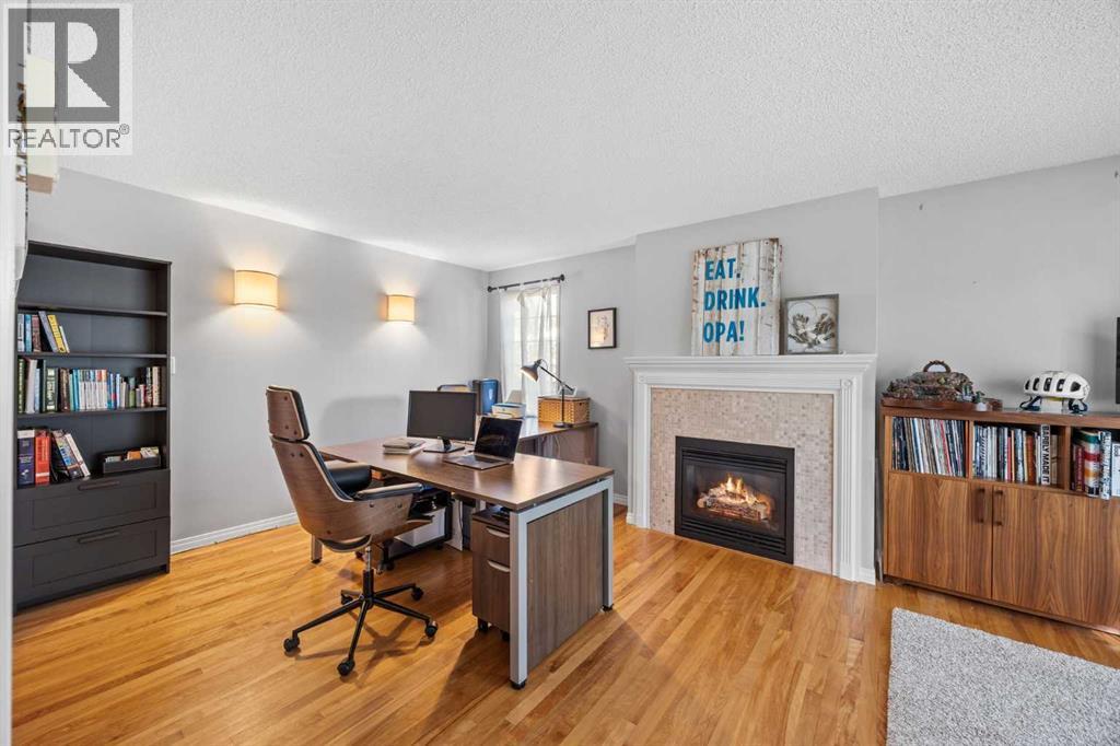 311 Glamorgan Crescent Sw, Calgary, Alberta  T3E 5B7 - Photo 4 - A2350961