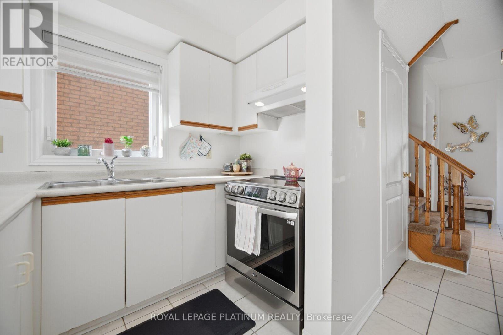 514 Tipton Court, Mississauga, Ontario  L5R 3M6 - Photo 13 - W13885626