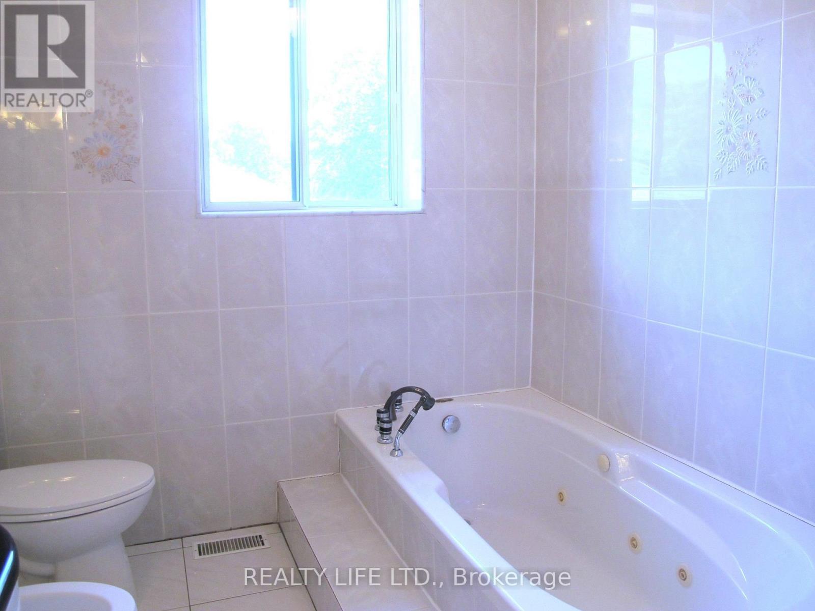 4 Rosalie Avenue, Toronto, Ontario  M3L 1C5 - Photo 23 - W13707564
