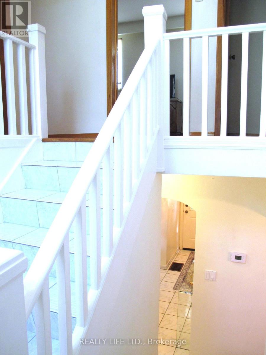 4 Rosalie Avenue, Toronto, Ontario  M3L 1C5 - Photo 16 - W13707564