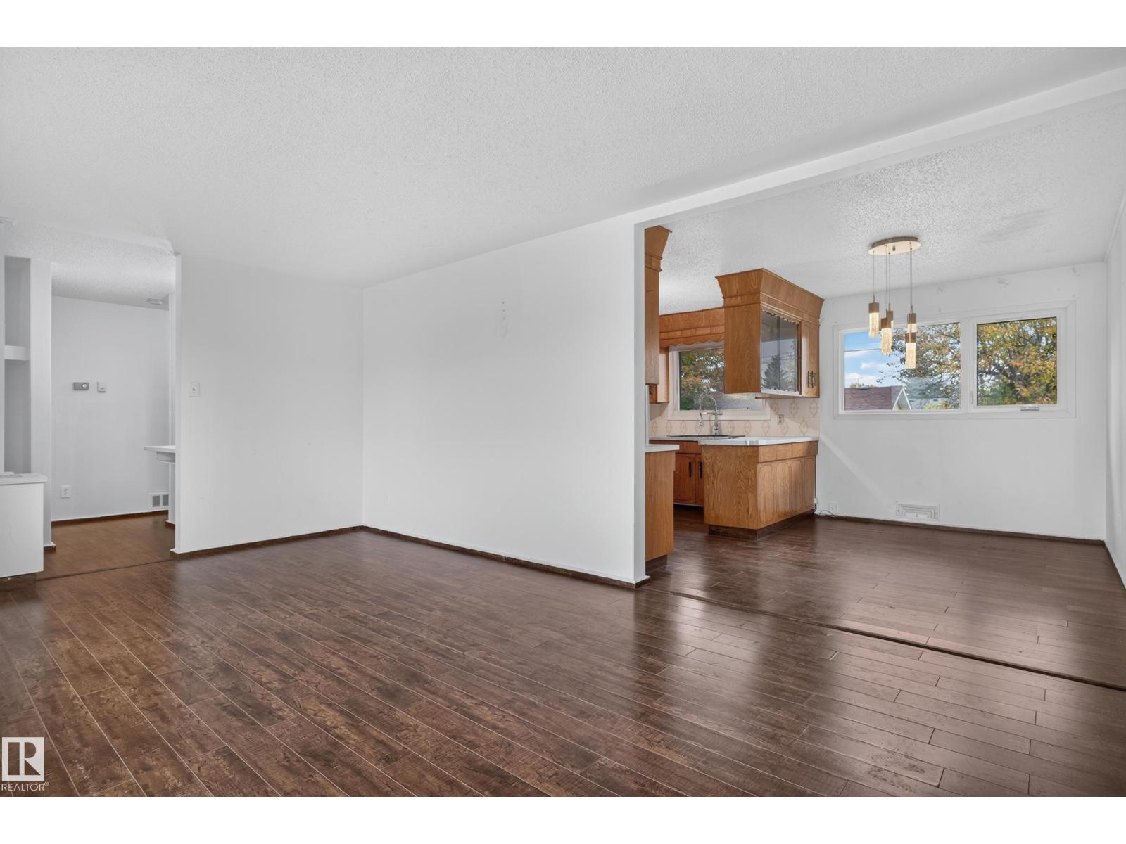 5504 105 AV NW