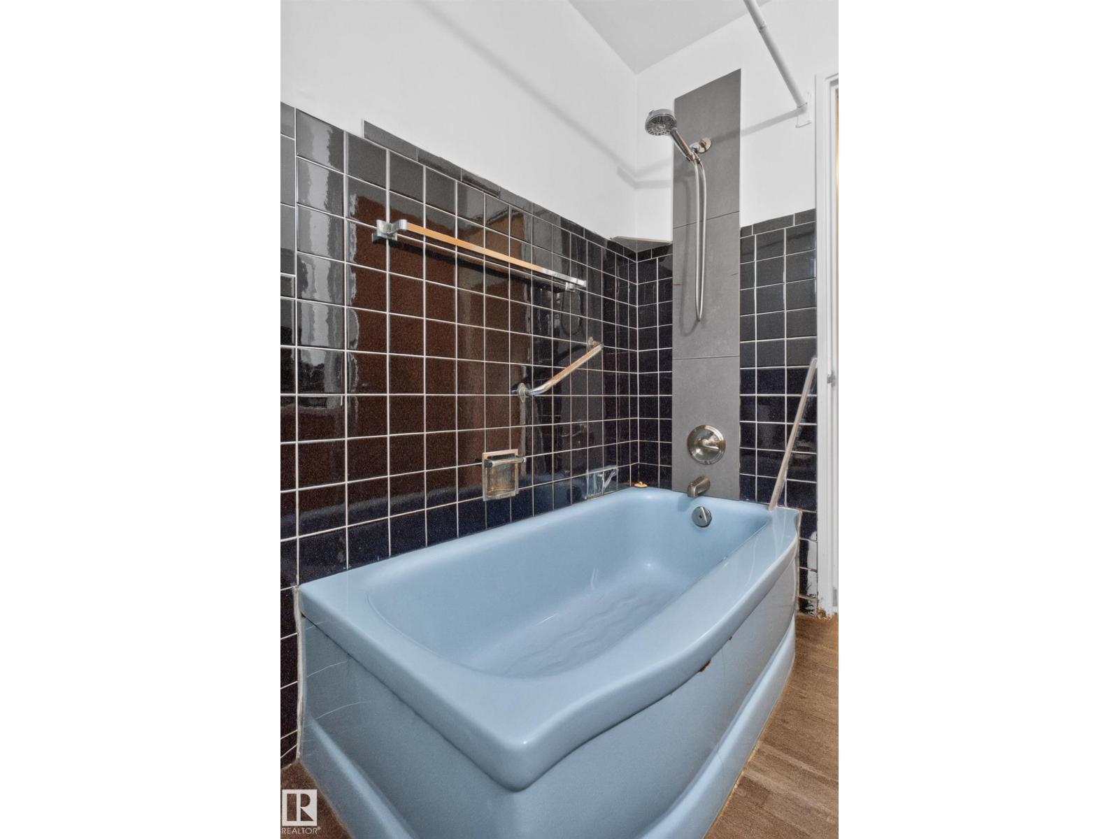 5504 105 AV NW
