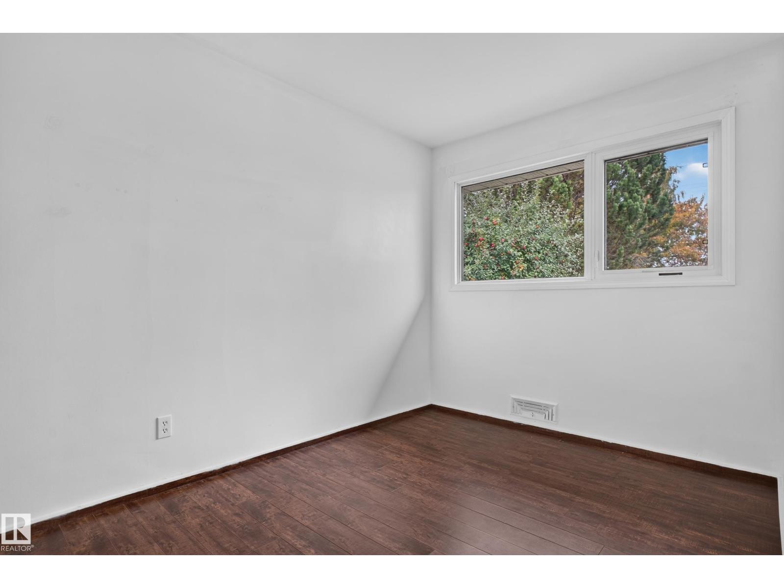 5504 105 AV NW