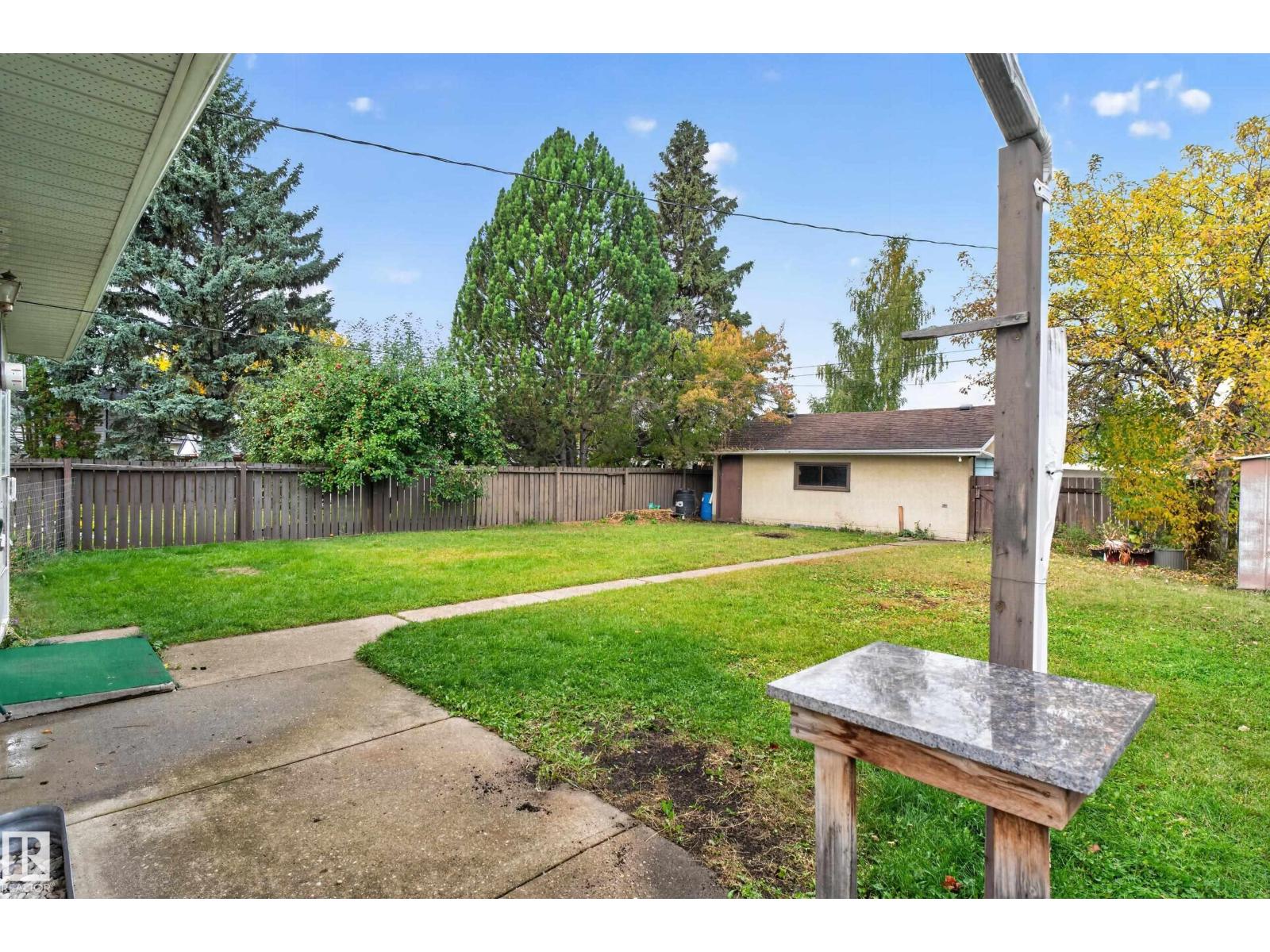 5504 105 AV NW