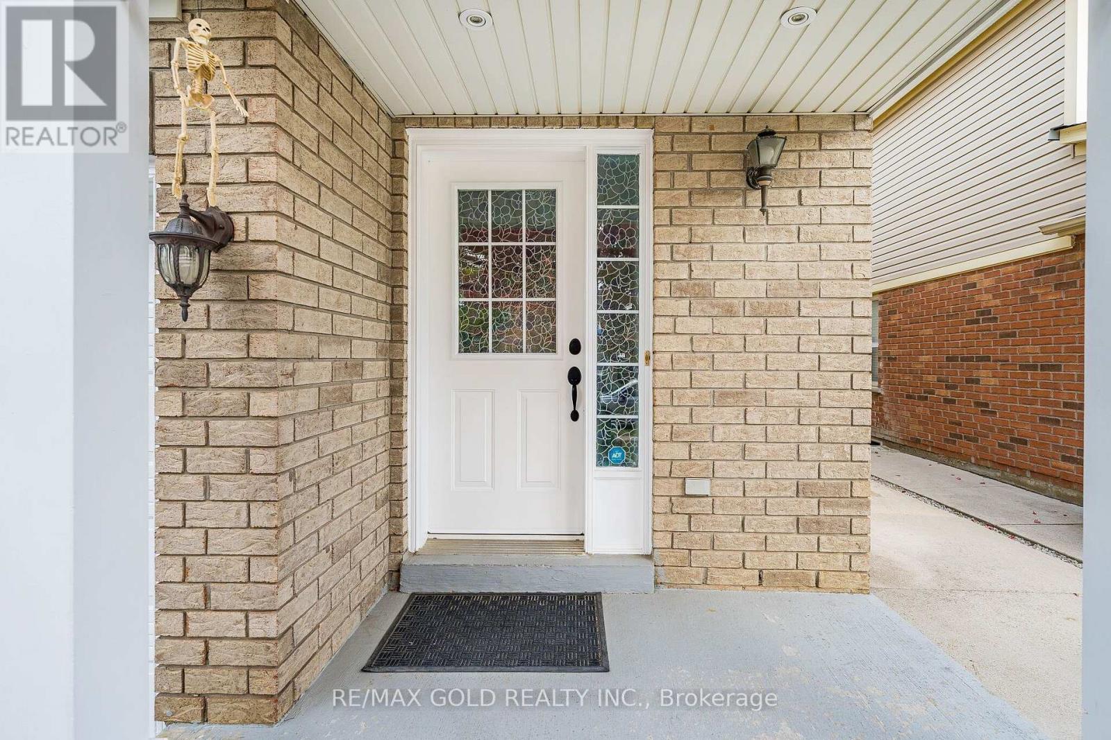21 Edenvalley Road, Brampton, Ontario  L7A 2M6 - Photo 3 - W13885642